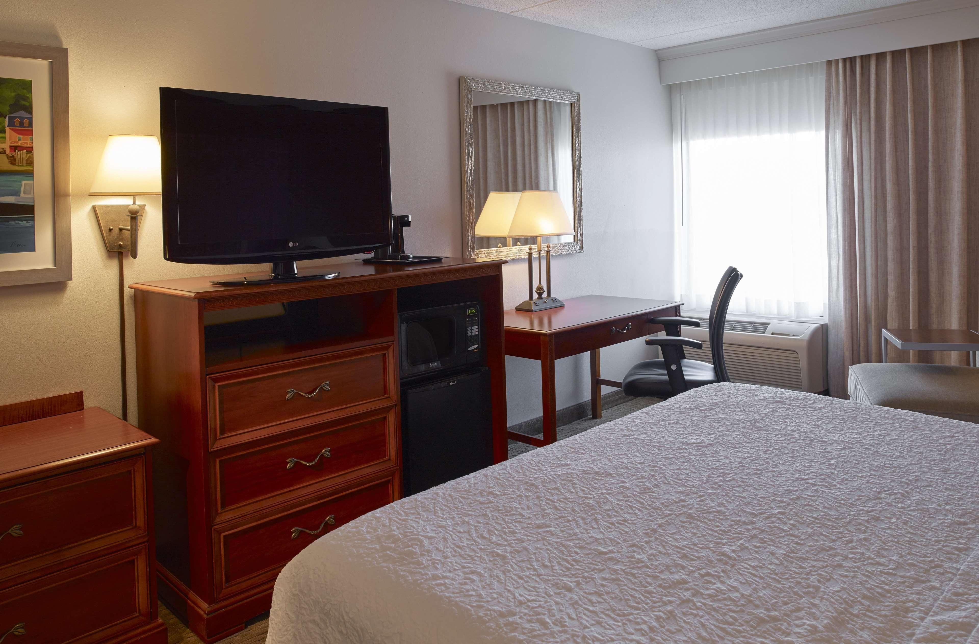 Hampton Inn Portland-Airport South Portland Exteriör bild