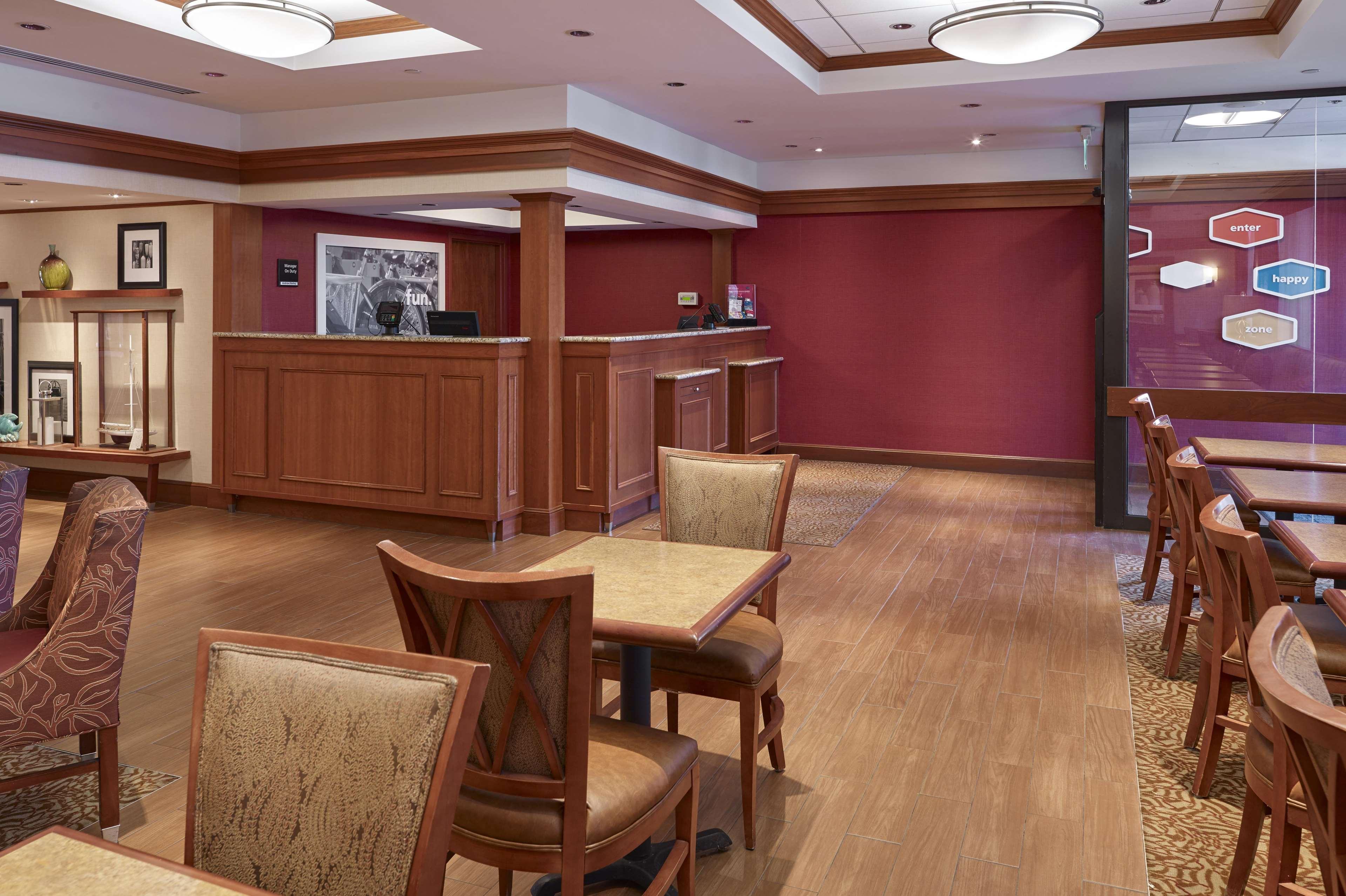 Hampton Inn Portland-Airport South Portland Exteriör bild