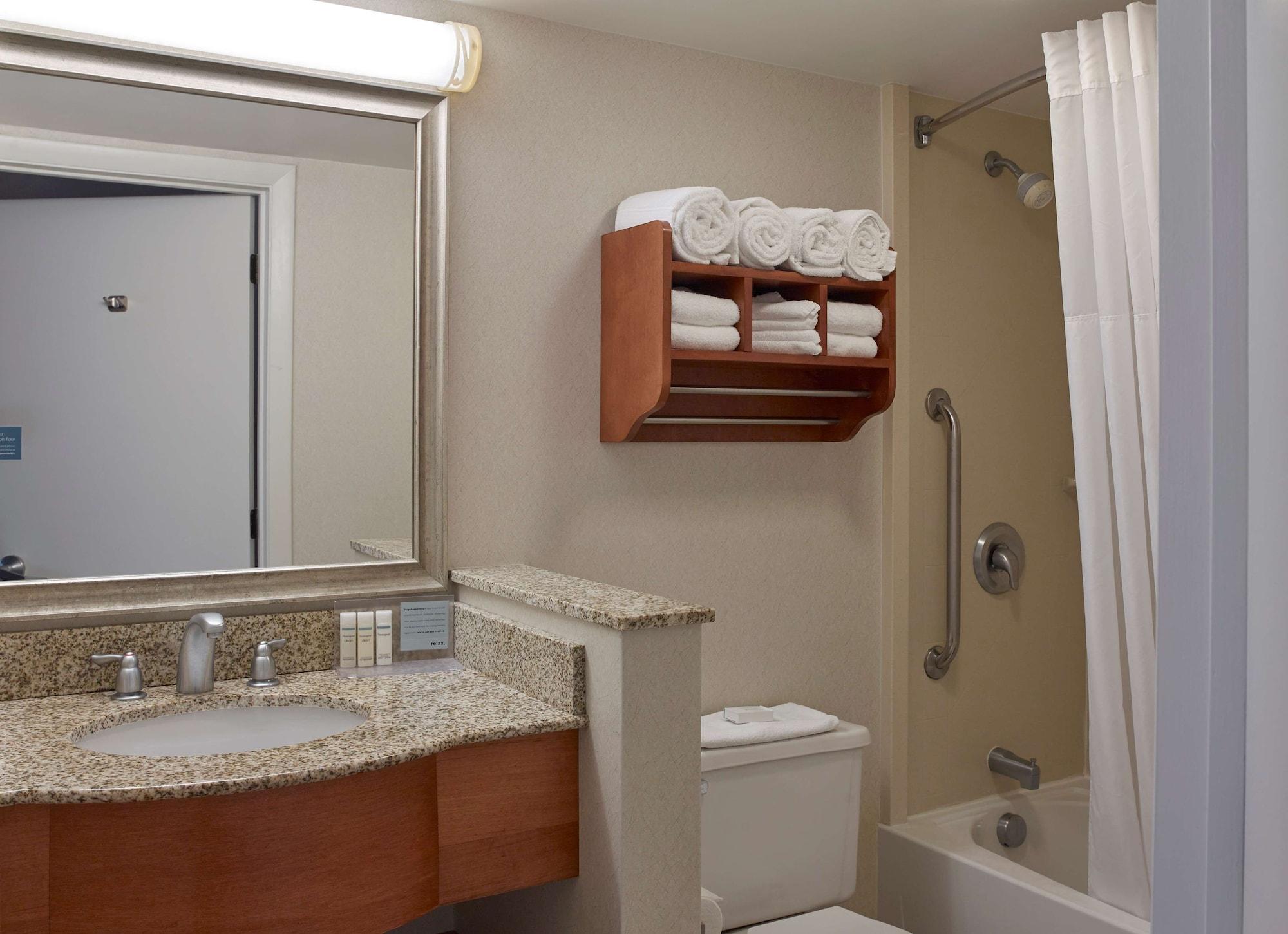 Hampton Inn Portland-Airport South Portland Exteriör bild