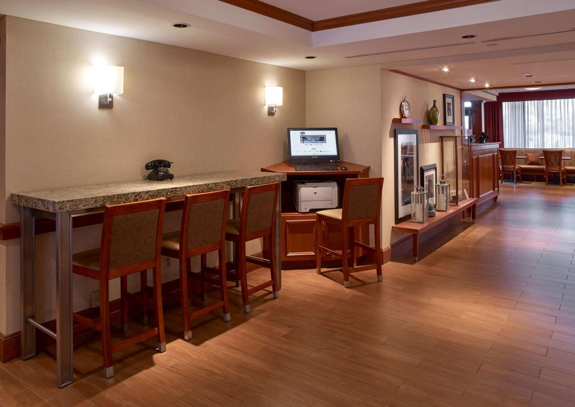 Hampton Inn Portland-Airport South Portland Exteriör bild
